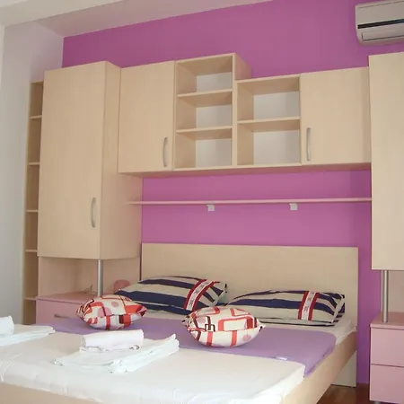 Apartments Kiro Milna  Room photo